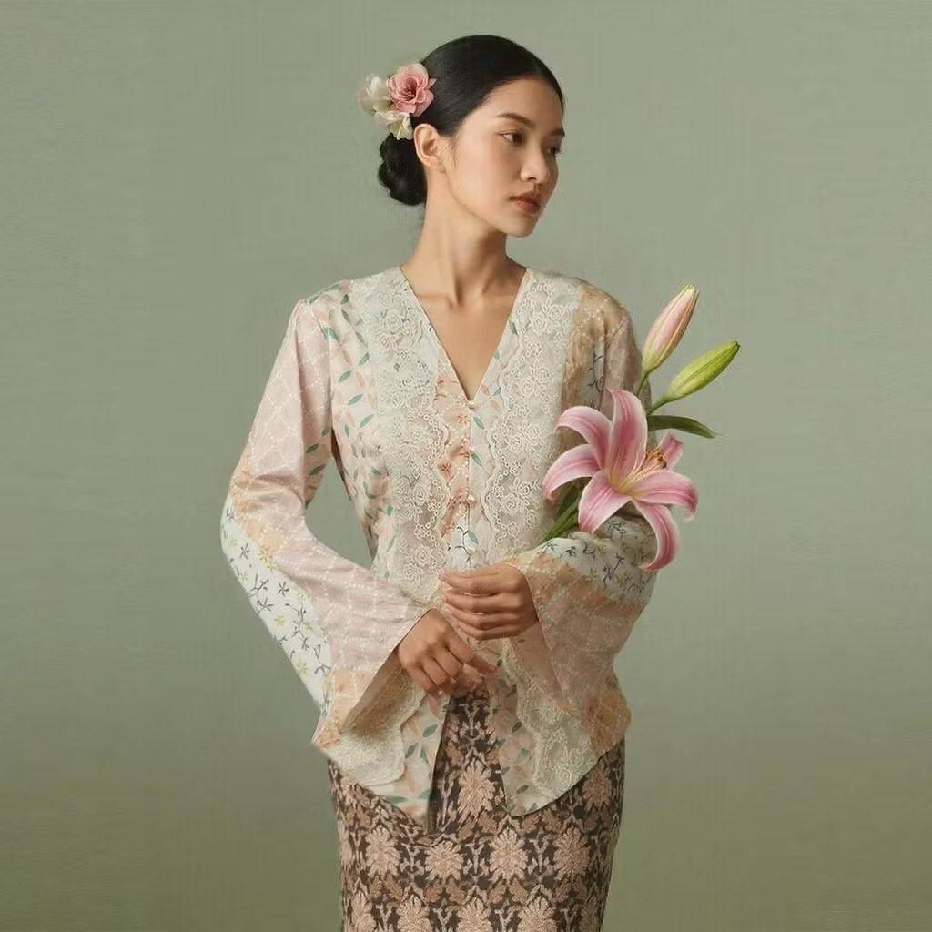 xxfinaaa's tweet image. Nad Zainal spill LUBUK KEBAYA murah pulakkk koranggg 🙈 banyak gila kebaya cantik nyonya style &amp;amp; ala ala gadis kretek 🥹💖