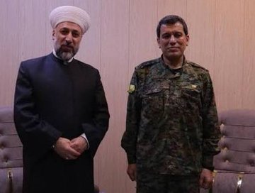 GizliArsiw's tweet photo. Allah adına çocuklarınızı Rojava’ya feda edin” diye fetva dağıtan PYD’nin müftüsü Heznewi’nin oğlu Norveç Ordusu’nda görev yapan bir ajan.

Kendi evladı sıcak koltuklarda, güven içinde yaşarken;
Başkalarının evlatlarına kefen biçen bu düzenbazın, fetvası da, maskesi de ortada. https://t.co/iJntvg5ukj