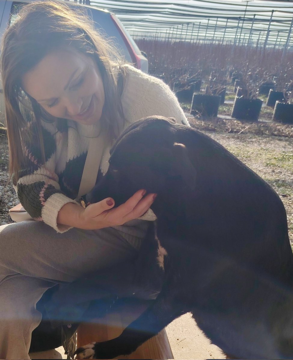 Ćao ja sam Negra. 
- zašto je pauza za kafu počela bez mene?
- ko je uopšte ova čupava i šta oće?