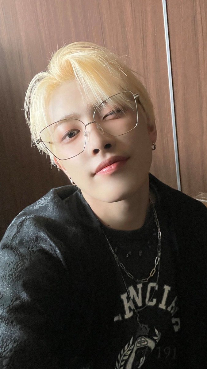 youngtinyz's tweet image. 몰랏는데 나 안경콤도 있는듯,,,