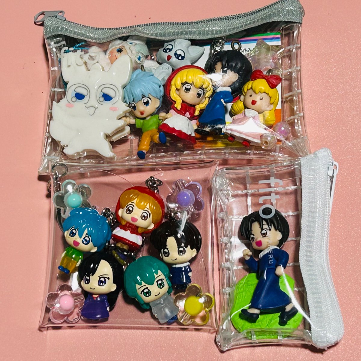 チャチャのガチャ詰めポーチ、以前に作ったやつ（上）の他に、今回の