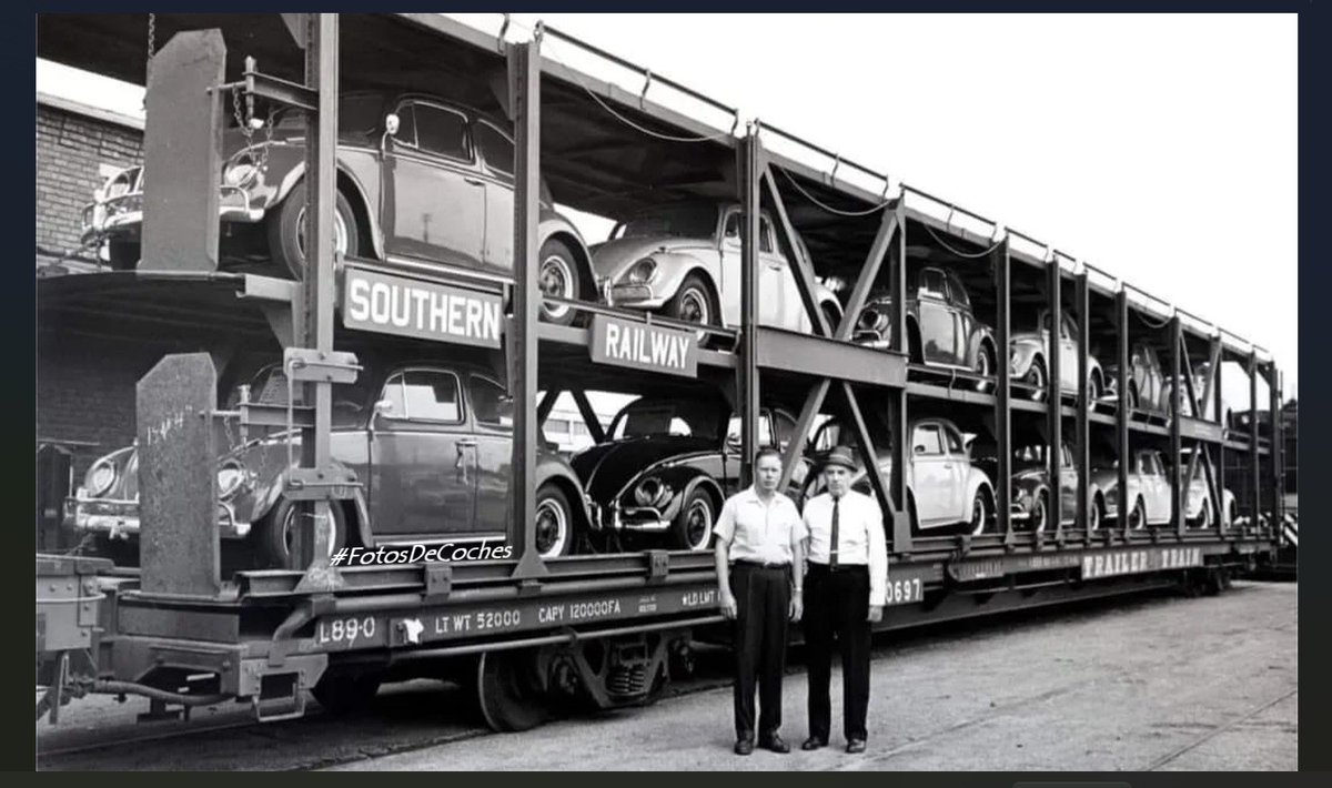 Raul_Olivan's tweet photo. @juanjoabsolut @historacing @VicarioMartin @LM__ @Jose_ArmandoGH mas #FotosDeCoches y Trenes... la llegada de los VW Beetles a EEUU #VWbeetle #beetleinUSA #SouthernRailway #TrailerTrain @Volkswagen USA https://t.co/PZTSclJs8s