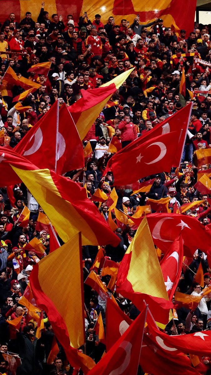 Zezeeloji's tweet photo. @fenermarkajorg Oradaydık 👍🏻 para için stadından Atatürk adını kaldıran, formasında chobani yazısıyla gezen orrospu çocukları bu konu hakkında duyar kasmazsa seviriniz amk ya https://t.co/1sYvytOYSN