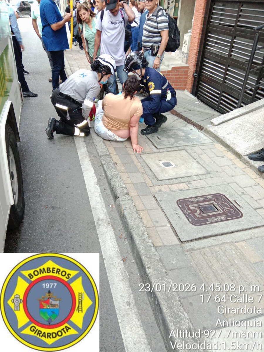 ✓ 16:43 | Accidente de Tránsito Calle 7 #17-64 (Diagonal Tienda La Turista) – Personal APH atiende y valora paciente en vía pública, lo traslada al Hospital San Rafael de #Girardota. Ingreso sin complicaciones. #Emergencias