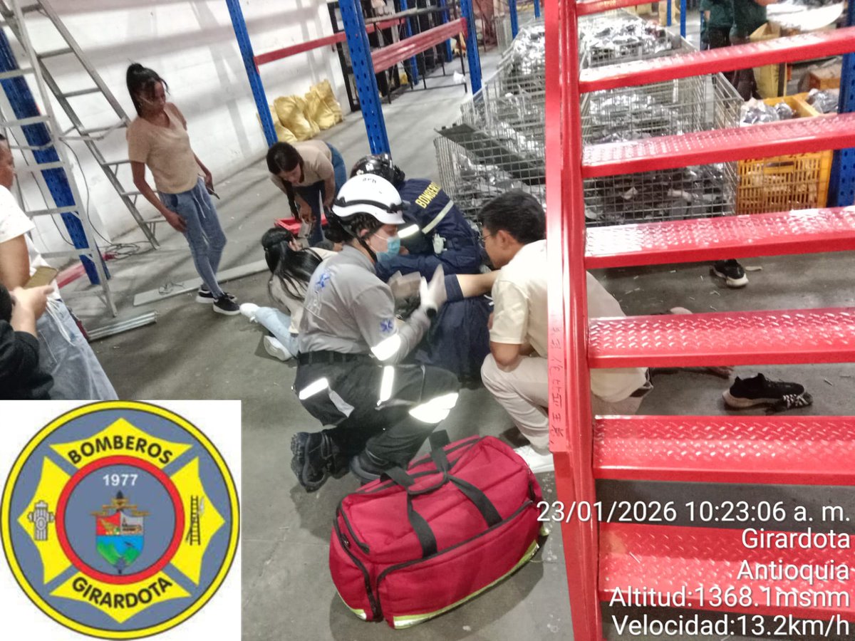 ✓ 10:12 | Atención Prehospitalaria Ruta 2510 PR 14+500, Parque Industrial San Francisco de Asís (Empresa Largo Camino, bodega 129) – Personal APH valora 2 pacientes en bodega y traslada 1 al Hospital San Rafael de #Girardota, recibido por médico. #Emergencias