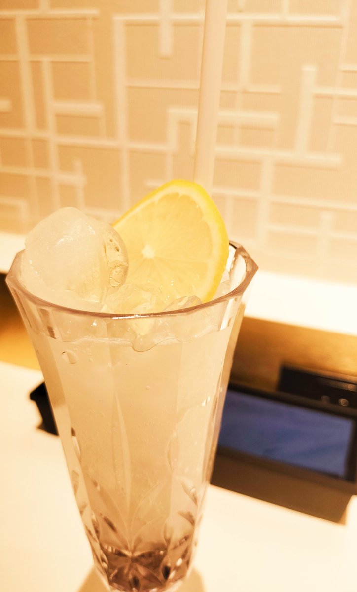 ffnanana69's tweet photo. 本日ピクリマカフェに行って参りました！！
FF4シリーズの料理とドリンクをいただきました。どちらも美味しかった😊
個人的にドリンクでセシルがピックアップされているのが嬉しかった！！
コースターはティナで大満足です✨ https://t.co/adfnUQcYNR