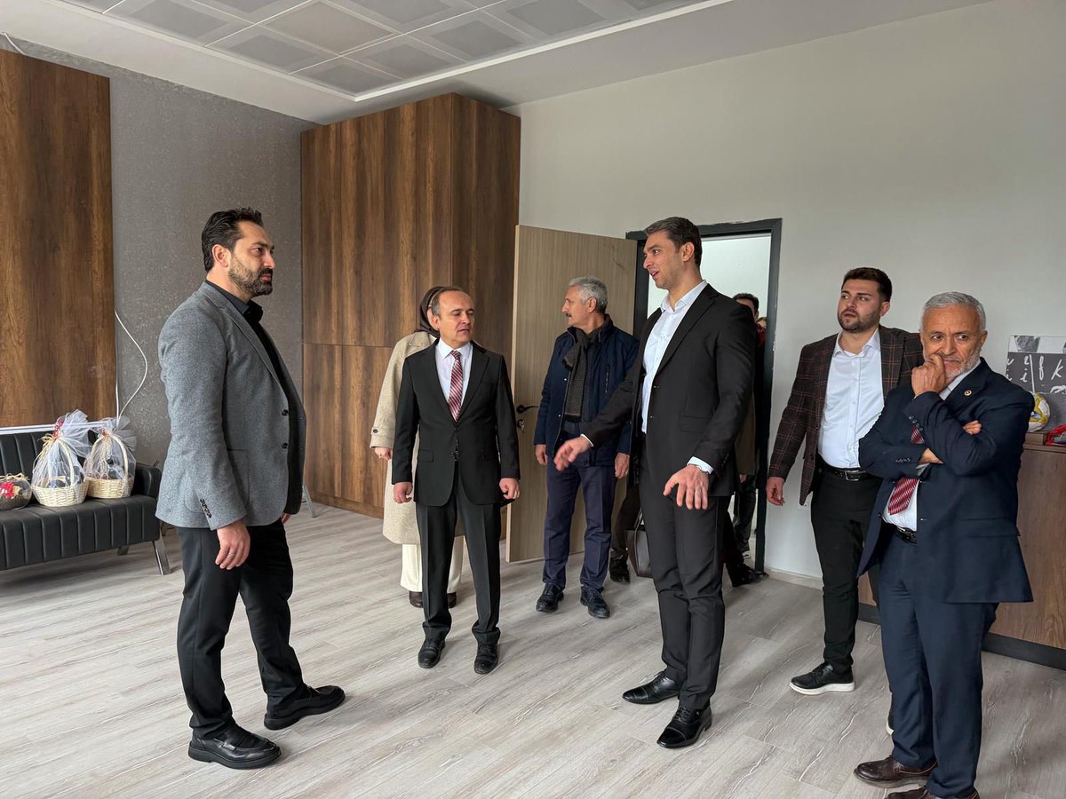 Yakın zamanda hizmete aldığımız Saruhanlı Hükümet Konağı ve Saruhanlı Adliye Binamızı, Kaymakamımızla birlikte yerinde gezdik.

Kurumlarımızın daha modern, erişilebilir ve etkin hizmet sunmasına katkı sağlayan bu önemli yatırımların tekrardan Saruhanlımıza hayırlı olmasını