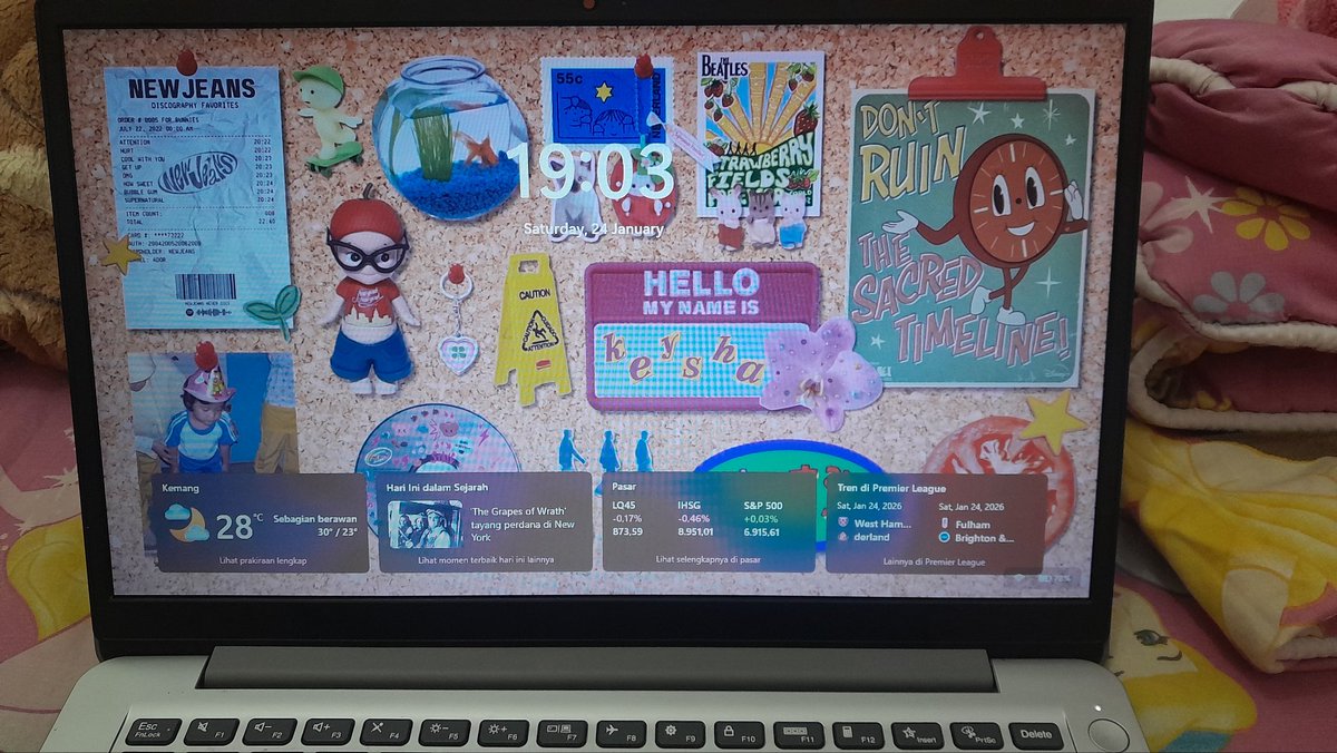 notwinhere's tweet photo. IMUTT kwtagihan mw bikin wkwk siap open buka jasa bikin wallpaper gini murmer #zonauang️ https://t.co/YthF9PIsRw