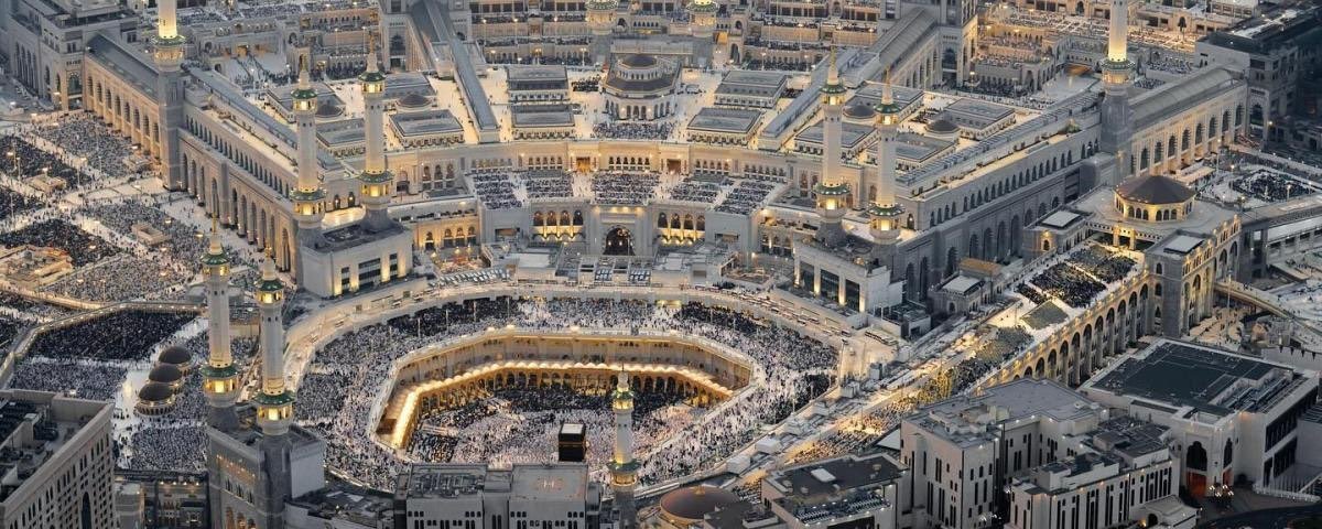 🚨⚡️BREAKING

The Kingdom of Saudi Arabia mandates that buying and owning property in the regions of Mecca and Medina be exclusively for Muslims and prohibits it for all others.