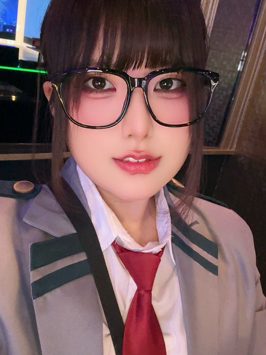 しゅっきん‼️

いますよ~‼️

久しぶりにぱっつん前髪です