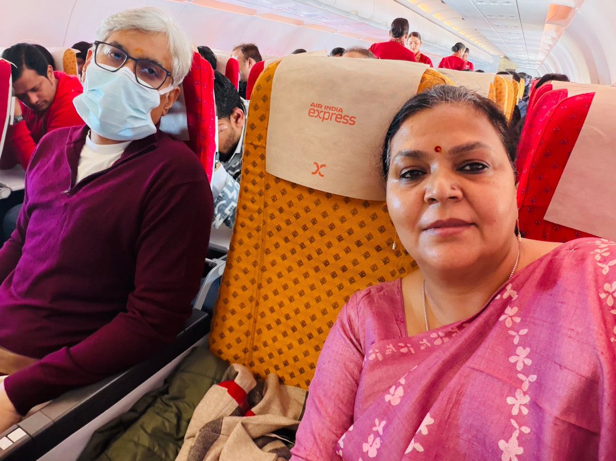 कुछ सफ़र जीवन भर याद रहते हैं ।आज का यह बैंगलोर से रांची का सफ़र हम दोनों को जीवन भर याद रहेगा । पिछले १८ दिन परिवार के लिए चिंता और परेशानियों से भरा था। 

लेकिन बाबा बैद्यनाथ की कृपा से #Ratneshingh जी का सफल बाय पास सर्जरी हुआ। डॉ देवी शेट्टी और डॉ प्रवीण जी और उनकी टीम ने