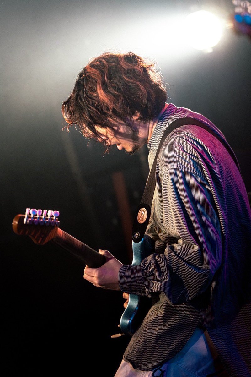 【衣装提供情報】
fewsさんのサポートギターを務めたテンメイさんに2025年2月13日〜2026年1月18日まで衣装提供をさせていただきました。

素敵な音楽を届けるお手伝いが出来たこと、光栄に思います。
ありがとうございました◎