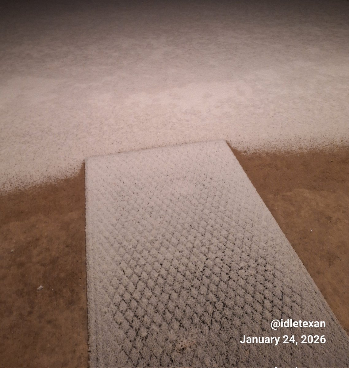 idletexan's tweet image. Ice is at my door, I'm a US citizen. I'm resisting, I just hope they don't cut off my power