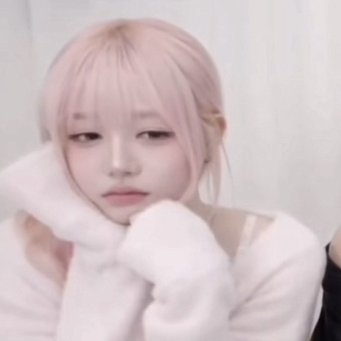 ciwtcc's tweet image. 이사진 ㄴㅁㄴㅁ임…네 맘 잘 알겟어
저쪽에 스킨십폭탄 날리는 또치가 거슬리는 거지…