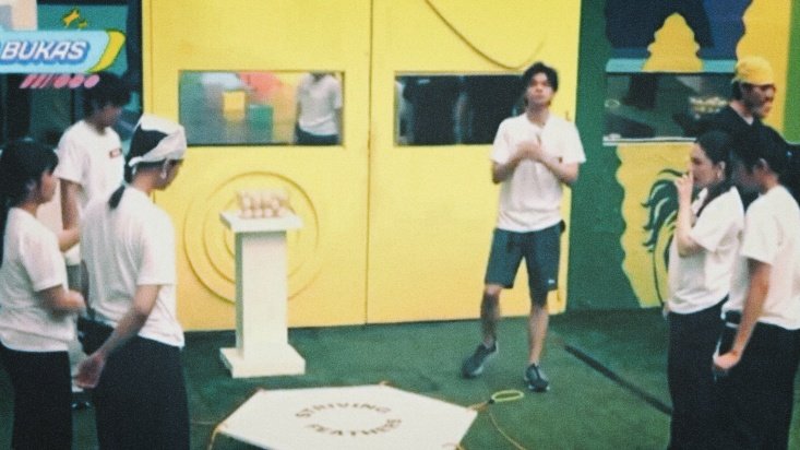 jiahaofilm's tweet image. let's go, striving feathers ♡