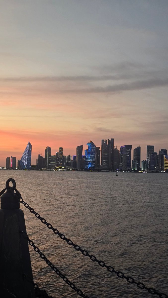 " إنّه عليم بذات الصدور "
رسالة ربانية تقنعك بالسكوت عن إفصاح مشاعرك للناس ..!
يكفيك أن الله يعلم