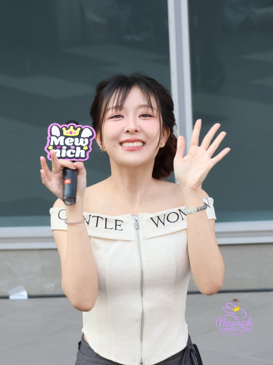JuneMewnichPH's tweet photo. No one can stop Mewnich from being cute 😩😩

JUNEMEWNICH OUR LOVE SIGN
#สนามอ่านเล่น2026xJuneMewnich https://t.co/in0E7tooF3