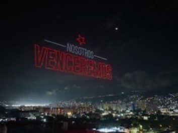 lilianaf523's tweet image. 🚨ABERRANTE‼️ La interina Delcy Rodríguez ha montado un espectáculo con drones exigiendo que la administración Trump libere al tirano Nicolás Maduro.

En esto se gastan el dinero del petroleo y los hospitales sin jeringas‼️