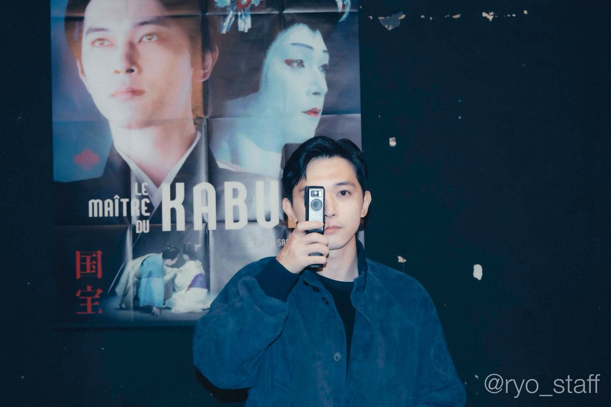 あれ？吉沢さん新商品のチェキ？