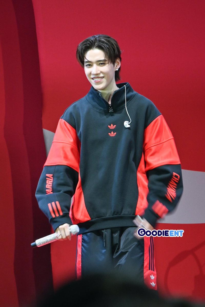 GoodieEnt's tweet photo. "พีพี กฤษฏ์" ร่วมสร้างสีสันในงาน “โค้ก" เปิดฟีลซ่าส์ ถ้วยฟุตบอลโลก FIFA World Cup™ Original Trophy มาไทย

#โค้กเปิดฟีลซ่าส์XPPKRIT
#ppkritt
#FIFATrophyTour #โค้กเปิดฟีลซ่าส์   
#CokeTH https://t.co/WSWd8CMntX