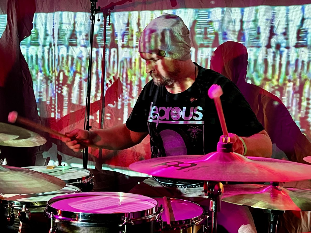 RockstageRiot's tweet image. Gestern im Club Ono2 in Frankfurt am Main: Das Frankfurter Psychedelic-Stoner-Rock-Trio HUM stellt sein neues Album "... three" vor. Starke Performance im gut besuchten Szeneclub! 🤩🎸🔥 #Ono2 #Hum #PsychRock #StonerRock