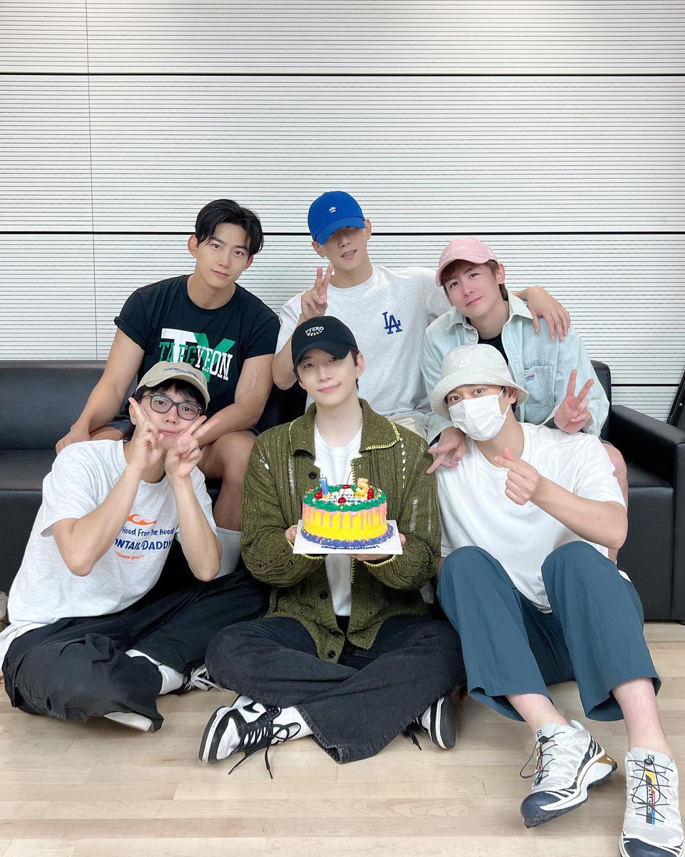 You know that we all love you, right? Now, hold on that smile and strike a pose. The camera is watching. Please act like you’re kind 📸