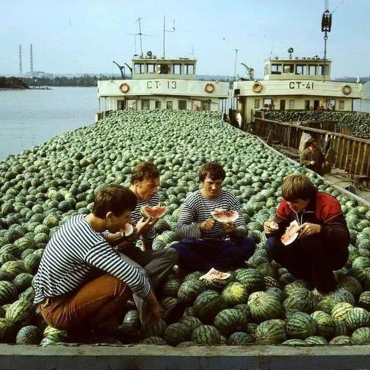 A barge filled with watermelons from Kherson sailing along the Dnipro river, 1984.