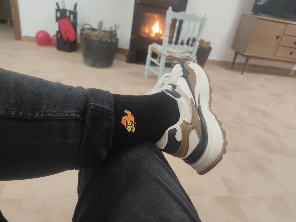 Alph_8's tweet image. Dejarse de gilipolleces y poneros de rodillas frente a mí, que quiero que me sirváis