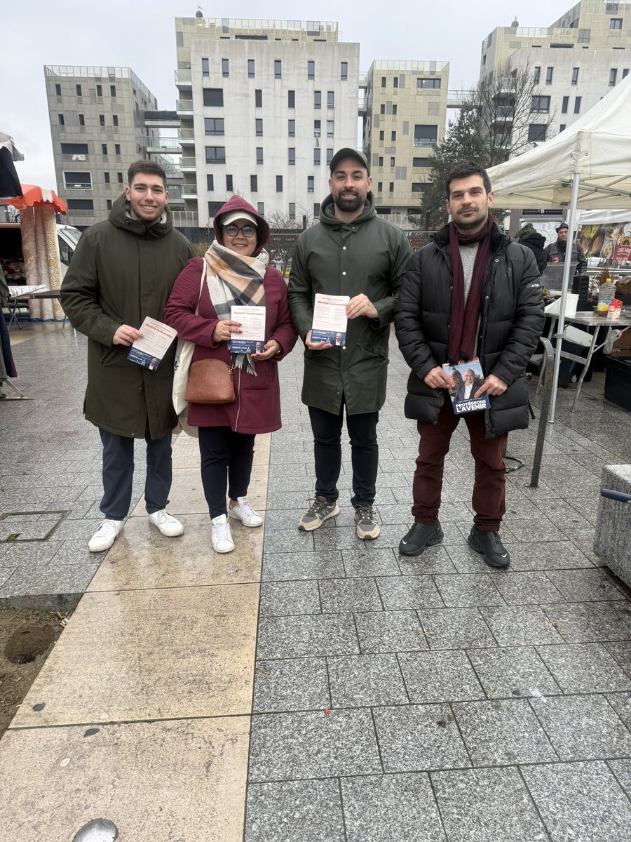 La liste de <a href="/jlmoudenc/">Jean-Luc Moudenc</a> au marché de Borderouge
Malgré la pluie, nous sommes là pr vous rencontrer et défendre : votre quotidien, vos emplois, votre pouvoir d’achat.
✅ Présents sur le terrain, à vos côtés
✅ Des solutions concrètes, pas des promesses creuses
<a href="/jmoudenc2026/">Protégeons l’Avenir avec Jean-Luc Moudenc</a>
