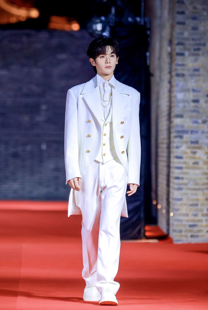 Ninnie9n's tweet image. โอ้โห!!!!!! เจ้าชายชาร์มมิ่งของพี่ 🥰🥰

NNINE RAYLI 30THANNIVERSARY
#GQCx瑞丽30周年