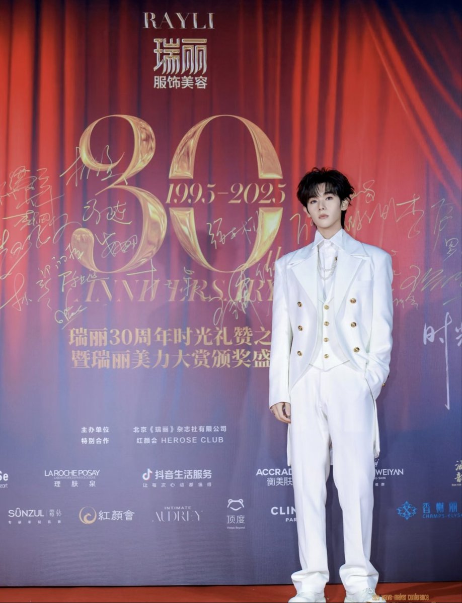 Ninnie9n's tweet image. โอ้โห!!!!!! เจ้าชายชาร์มมิ่งของพี่ 🥰🥰

NNINE RAYLI 30THANNIVERSARY
#GQCx瑞丽30周年