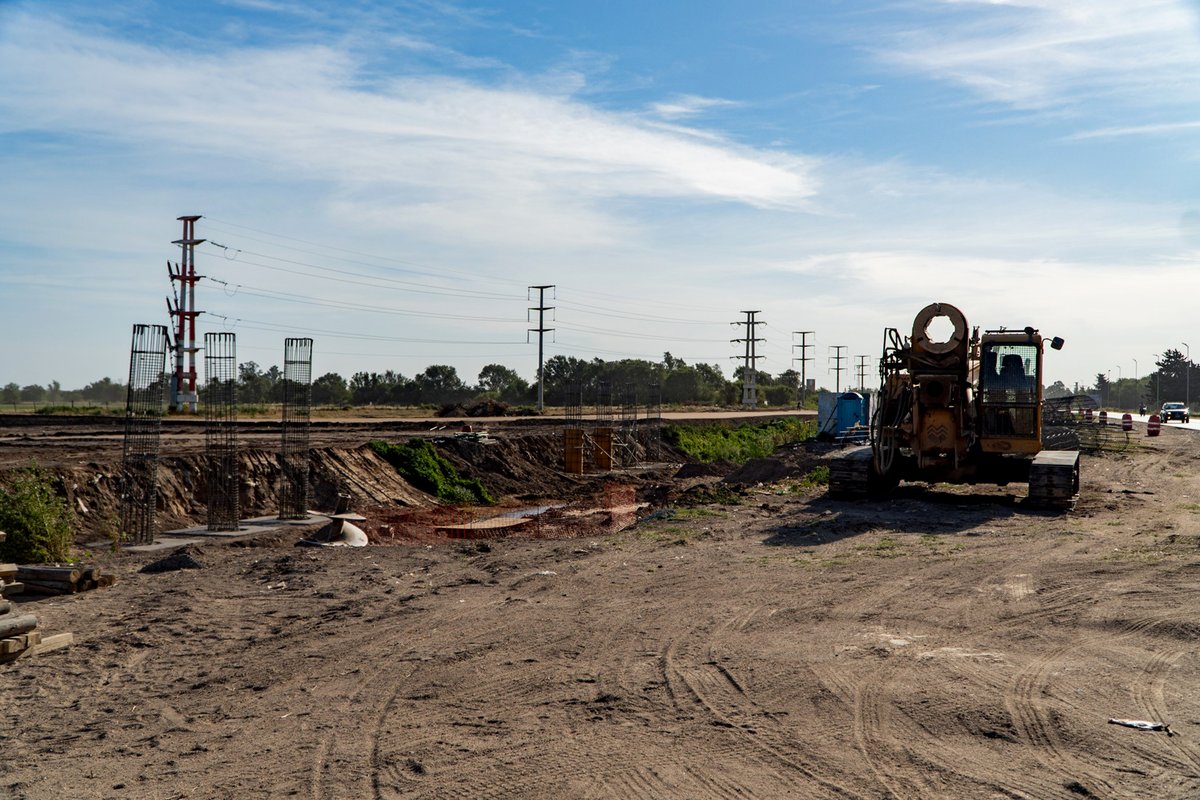 DiarioPuntal's tweet image. 🛣️ Nueva #Circunvalación: se intensifica la #obra vial en otros 10 kilómetros

📍 Se trata de los dos tramos que corresponden a la ruta 8 y que van desde la Sociedad Rural hasta Sol de Mayo. 

✍🏼 @mirastorzaok
🌐 puntal.com.ar