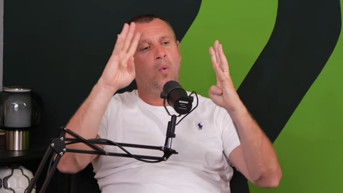 Made_In_0M's tweet photo. ⏩⏩ Antonio Cassano :

" En France, Roberto de Zerbi se fait critiquer par les Domenech, Rothen, Dugarry... des vieux de la vielle. Rothen essaie de se le faire tous les 1/4 d'heure. Quand Dugarry et lui parlent de De Zerbi, ils doivent se laver la bouche, car c'est 2 incompétents et ils le savent au fond d'eux. Vous ne comprenez rien. Si vous devez parler, regardez d'abord les matchs de l'OM et surtout, comprenez ce que signifie le football. "

Yt vivaelfutbolofficial | #TeamOM ⏪⏪