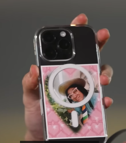 mrtinkitty's tweet image. james most treasured item rn is the photo of the news reporter on his phone ???😭😭