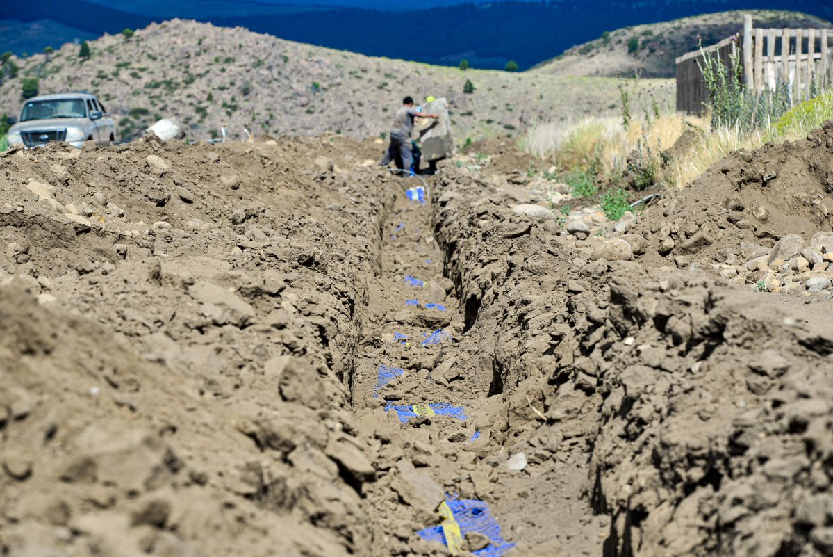 NEUQUÉN HABITA 

Avanzamos en Aluminé con obras para concretar 145 lotes con servicios, articulando Provincia y municipio para dar respuesta a familias que esperan una oportunidad para construir su hogar.

Esta acción reafirma una política habitacional que planifica, integra y