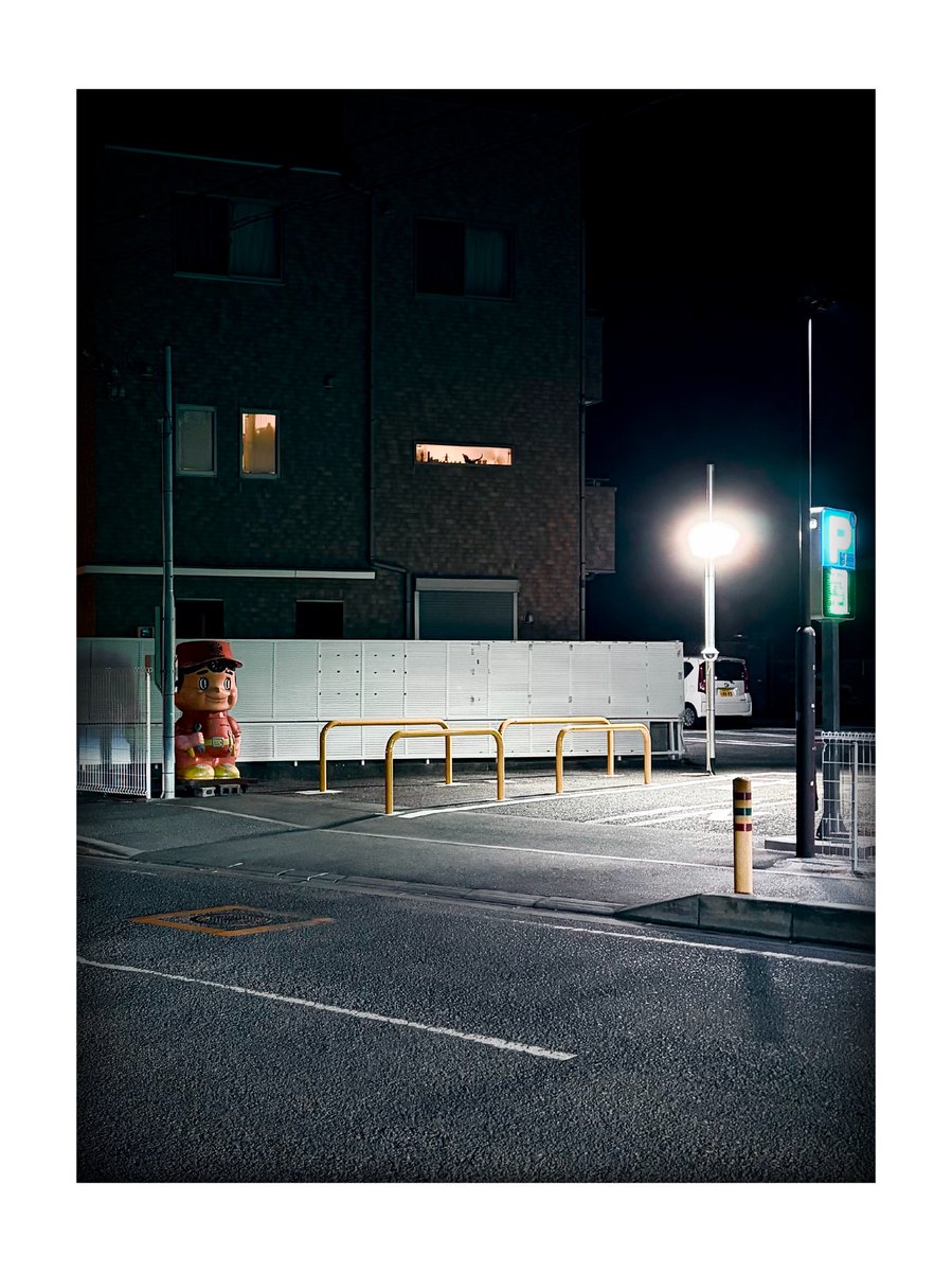 maruyamaland__'s tweet photo. みつめてる。
 #写真 #スナップ写真 #都市空間 #photography https://t.co/5ZYgDQOGRB