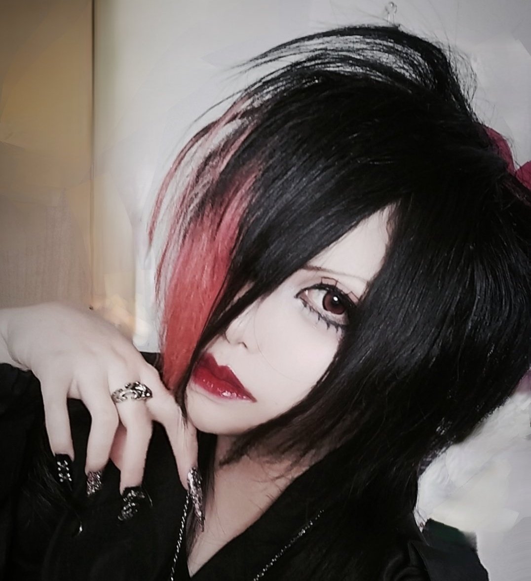 tetsu69x_x's tweet photo. 今までやったバンドマンのものまねメイクまとめ‼️
HISASHIさん、hydeさん、yasu様、Mana様！

もっと似せたい https://t.co/tPKe4EShEm