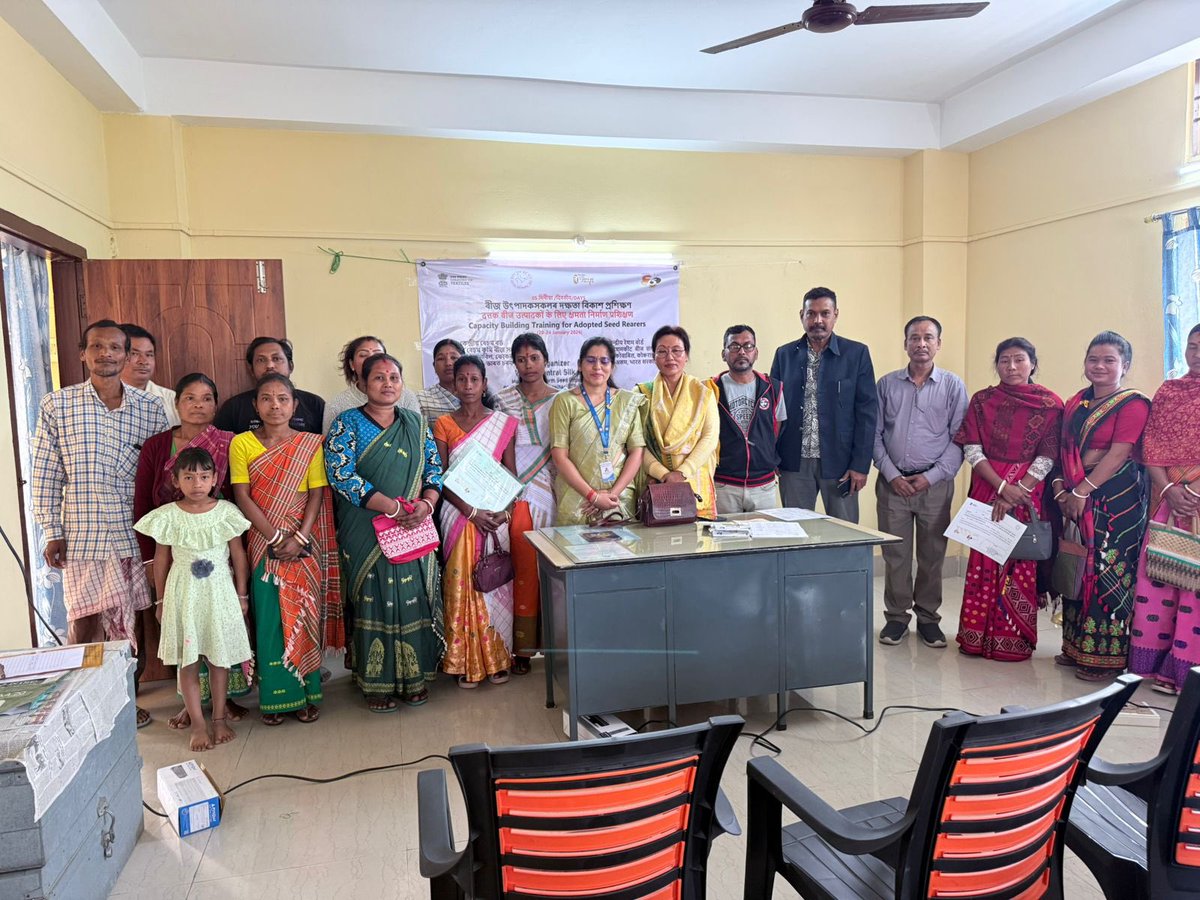 MssoSilk's tweet photo. 5-day CBT program was successfully concluded on 24.01.2026 at the P3 Unit, Kowabil, with certificate distribution among the participants in the presence of Smt. Tunu Brahma, Extension Officer, DoS Adabri, and Smt. Sandhaya Rani, Sericulture Demonstrator, Kowabil.
During the five-day training, 25 farmers were imparted both theoretical & hands-on practical knowledge through field-based exercises on Muga silkworm rearing, brushing and handling of mature worms, transfer of worms, pre-and post-disinfection of rearing fields, selection of suitable host plants for successive instars, disease & pest management practices, host plant maintenance, & grainage practices.
To further strengthen the knowledge of the participants, a trilingual technical booklet on Pest Management in Muga Sericulture was released and distributed among them. @csbmot @TexMinIndia