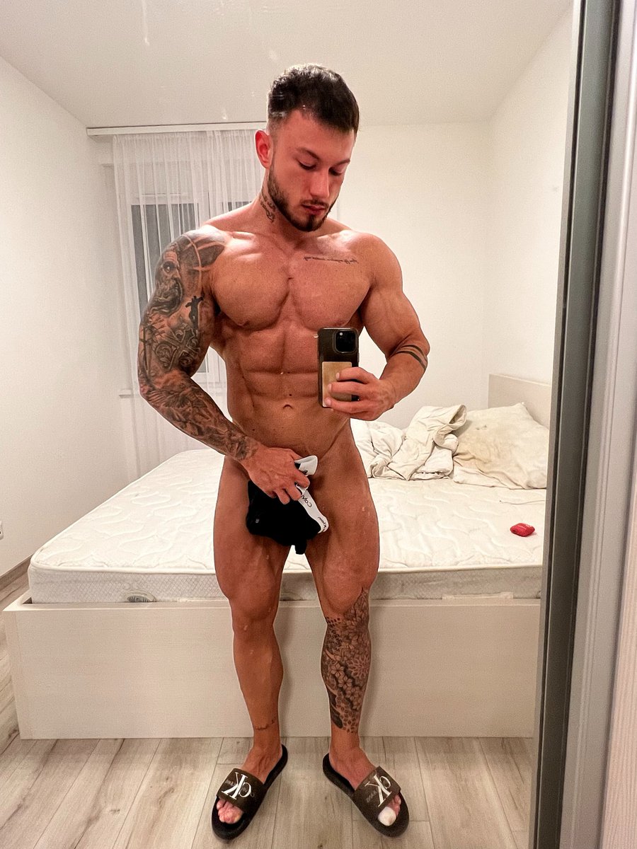 Your Ryan 🔥 tweet media