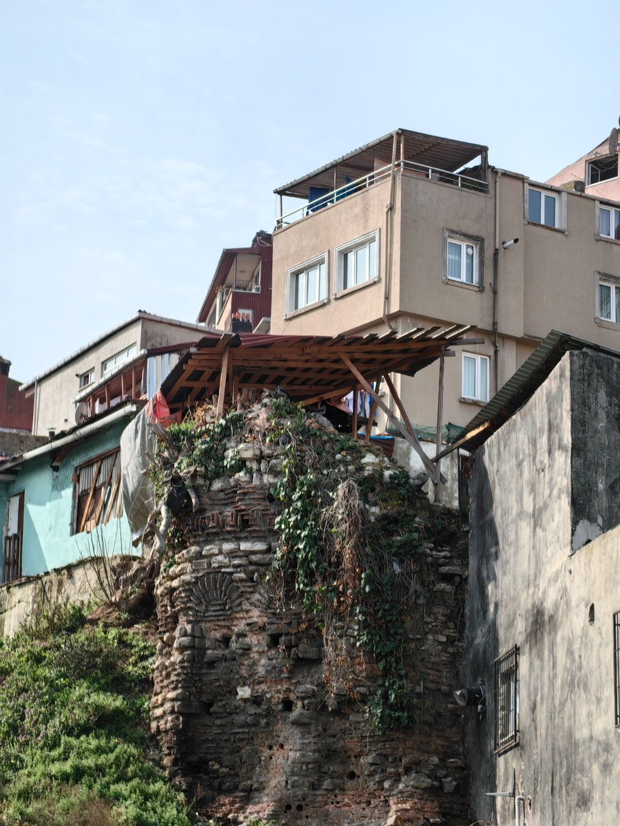 The Hidden Face of Istanbul tweet media