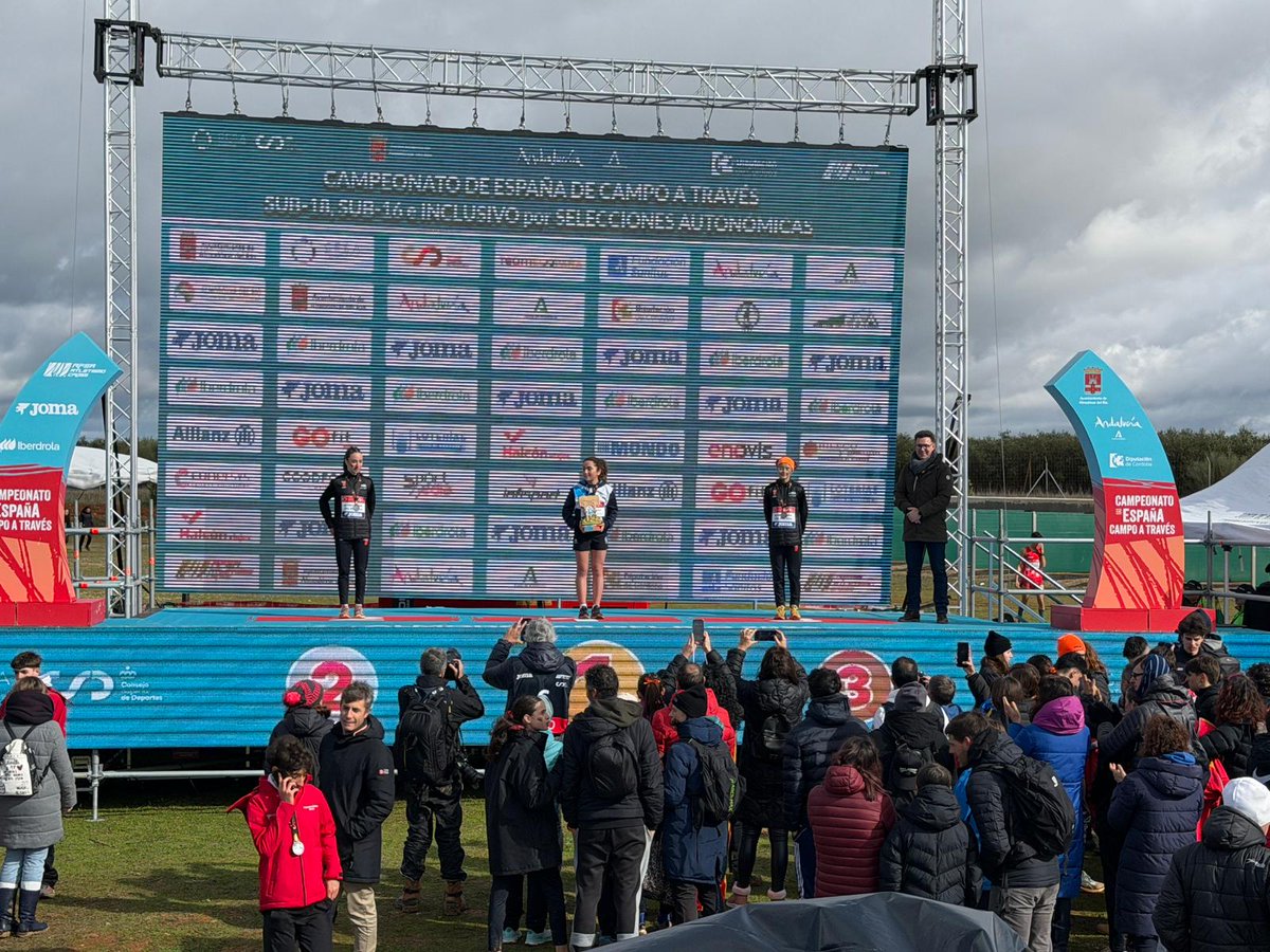 atletismoRFEA's tweet photo. PODIO  Sub18 🚺 #CESA #CEcross

🥇 Paula Fernández @atletismogalego⏱️ 18:41
🥈 Sara Masanet  @atletismeFACV ⏱️ 18:43
🥉 Lluna Villar @atletismeFACV⏱️ 18:44

ENHORABUENA 👏👏👏

📊 https://t.co/RxIgAT0CX5
📺 @LaLigaPlus https://t.co/xJbcpKStVh