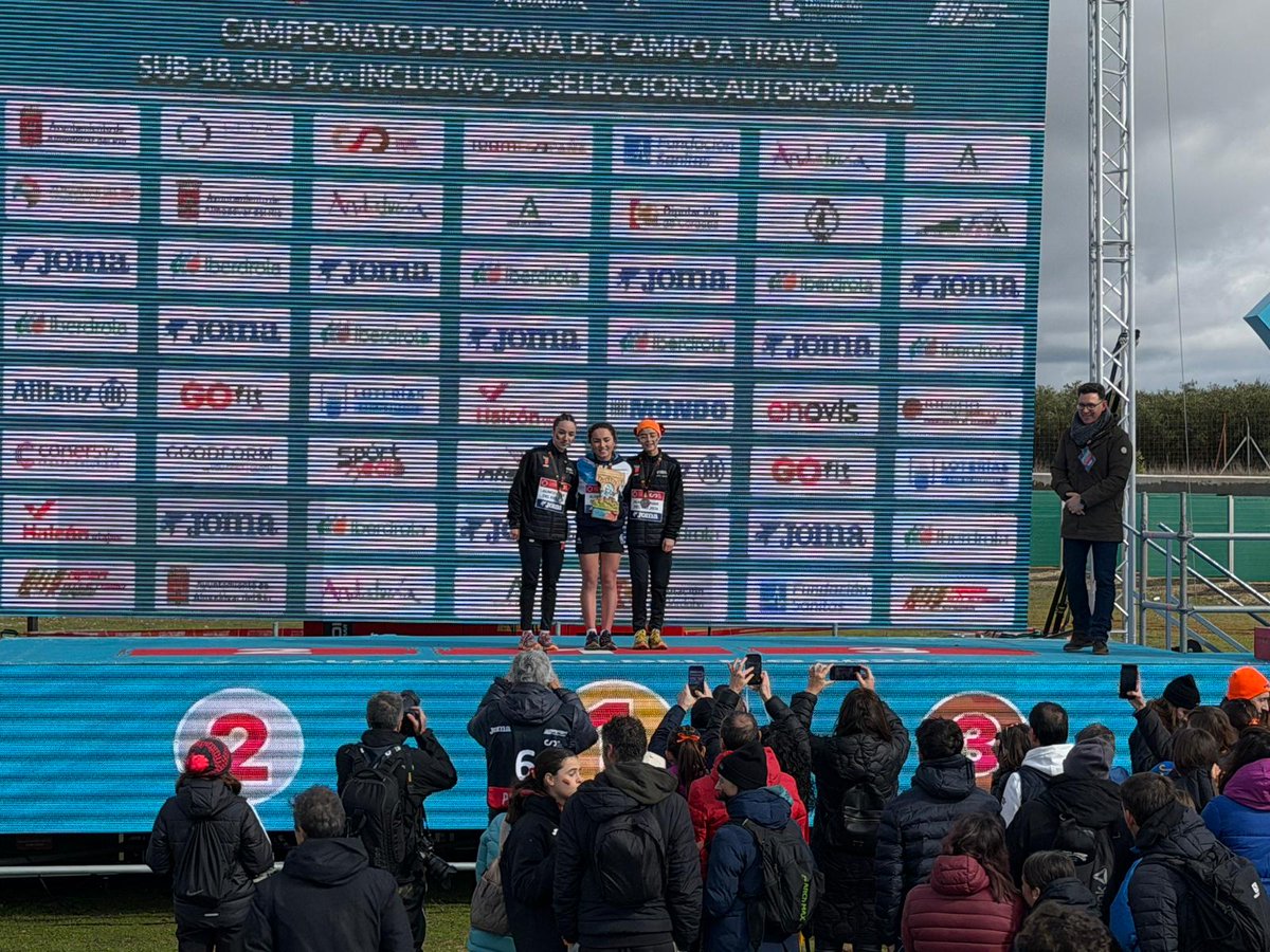 atletismoRFEA's tweet photo. PODIO  Sub18 🚺 #CESA #CEcross

🥇 Paula Fernández @atletismogalego⏱️ 18:41
🥈 Sara Masanet  @atletismeFACV ⏱️ 18:43
🥉 Lluna Villar @atletismeFACV⏱️ 18:44

ENHORABUENA 👏👏👏

📊 https://t.co/RxIgAT0CX5
📺 @LaLigaPlus https://t.co/xJbcpKStVh