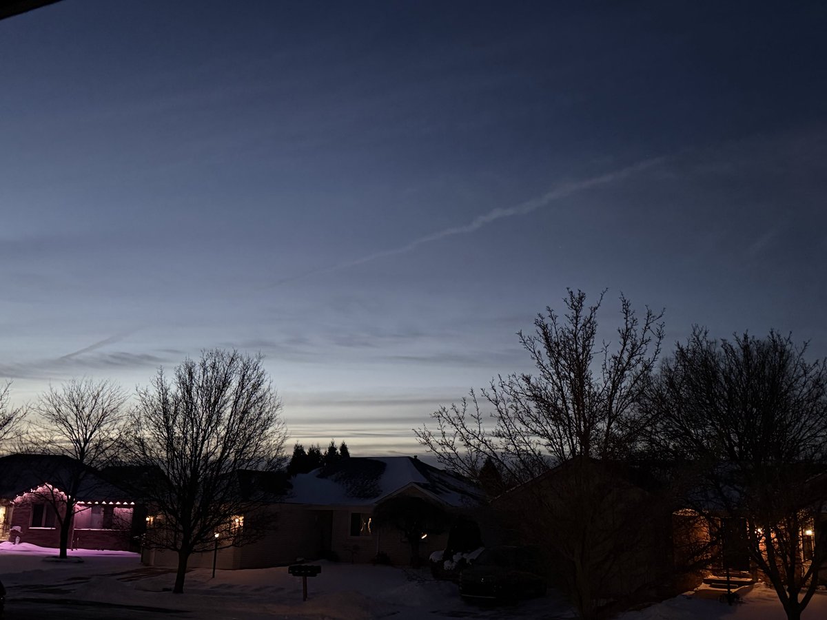 mrspeedytech1's tweet photo. Macomb Michigan Saturday January 24th 7:00am. They have been spraying all night. Not natural. When will it stop?  

#WinterStorm2026
#Winterstorm 
#chemtrails 
@realDonaldTrump 
@SecKennedy https://t.co/Pu3YUstbMc