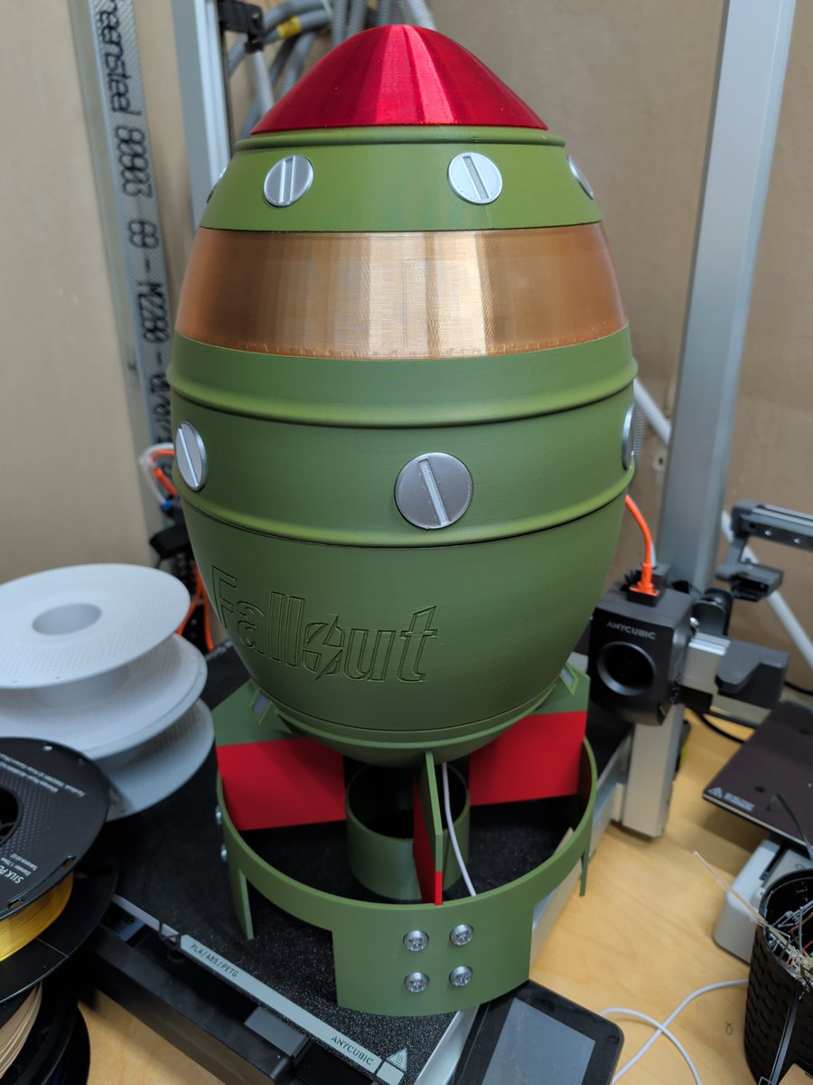 TheCraftyMaker's tweet photo. Completed the #Fallout Mini Nuke Light. My biggest model to date, and a seriously satisfying build.

Huge shout-out to @BIQU_Makers CryoGrip Pro build plate for flawless prints in both PLA and PETG.

Releasing real soon 👀

#PrintWithCryoGrip #CryoGrip

@reprinted3D https://t.co/tIASGkacHh
