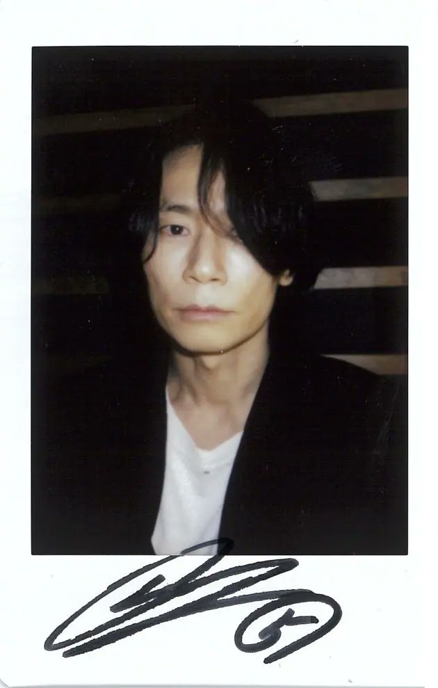 realsound_b's tweet photo. ＼お申し込みは2月1日（日）23:59まで／
【フォロー＆RPで #プレゼント！】

#川上洋平 サイン入りチェキ 1名様

／
✍️インタビューはこちら！
https://t.co/leJ39gYs3g

📷撮り下ろし写真一覧はこちら！
https://t.co/nZNKYuvtte
＼

#Alexandros https://t.co/UoW2xVU9oW