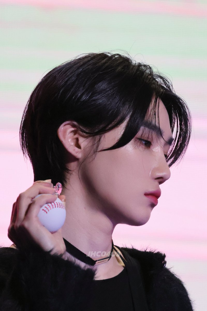 -STAR THE BOYZ CHOI CHANHEE GANTENG BANGET 😭♥️🔥🔥🔥

Mentang mentang mau jadi Romeo...🥹