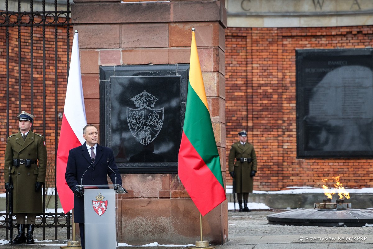 Dziś chcemy powiedzieć, że bardzo szanujemy naszą wolność niepodległość i suwerenność i nigdy jej nie oddamy, bo po to ginęli też Powstańcy Styczniowi – Prezydent RP <a href="/NawrockiKn/">Karol Nawrocki</a> podczas uroczystych obchodów 163. rocznicy wybuchu Powstania Styczniowego na Cytadeli w Warszawie.

-
