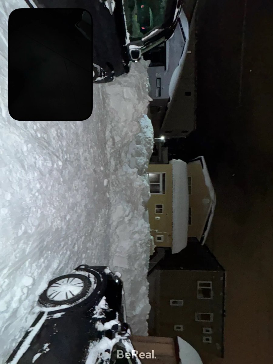 雪国やめてくれ明日除雪こないと車でれないじゃん