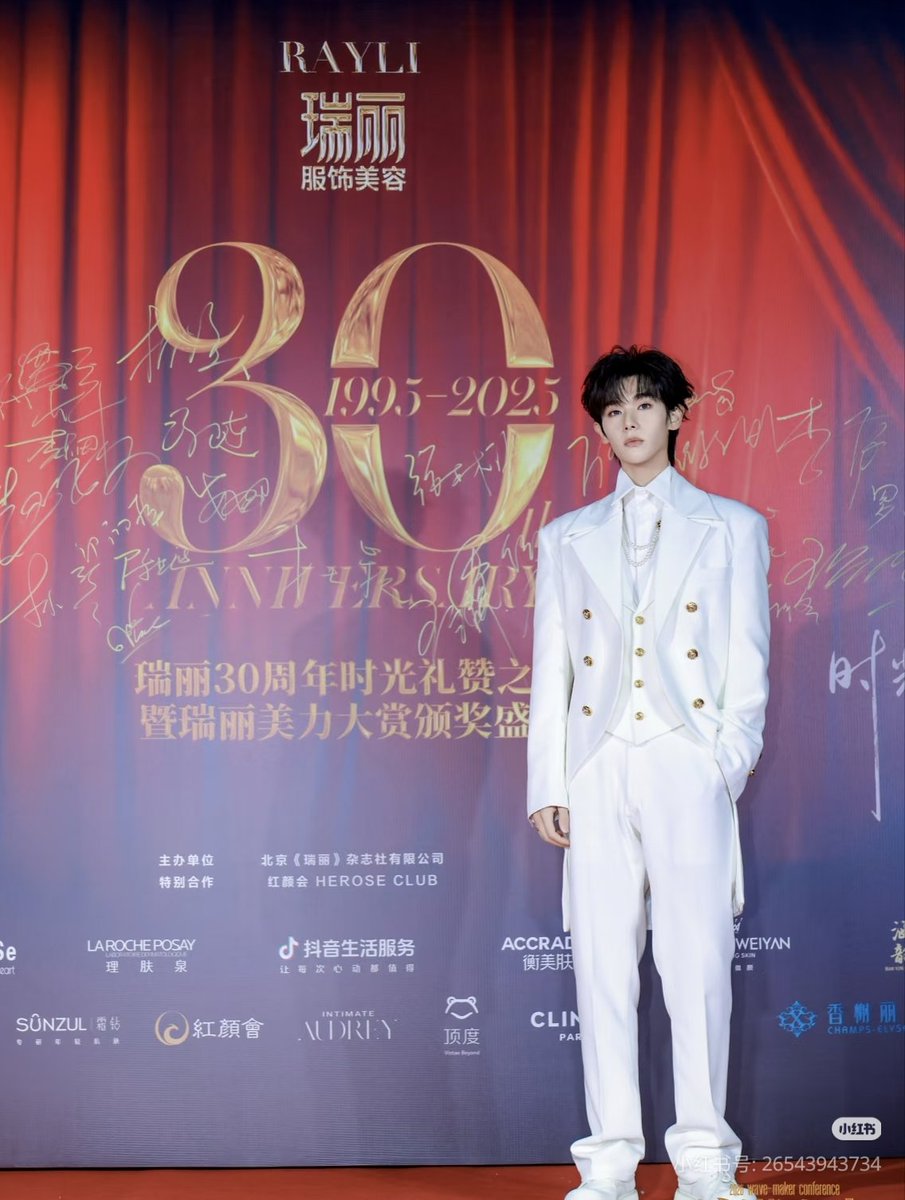 imchocobanana's tweet image. หล่อสง่างามและจิ้มลิ้มมากค้าบน้องนาย นี่เดินหรือลอยเข้ามาในงานคะเนี่ยยย ❤️👑🪽✨

NNINE RAYLI 30THANNIVERSARY

#GQCx瑞丽30周年