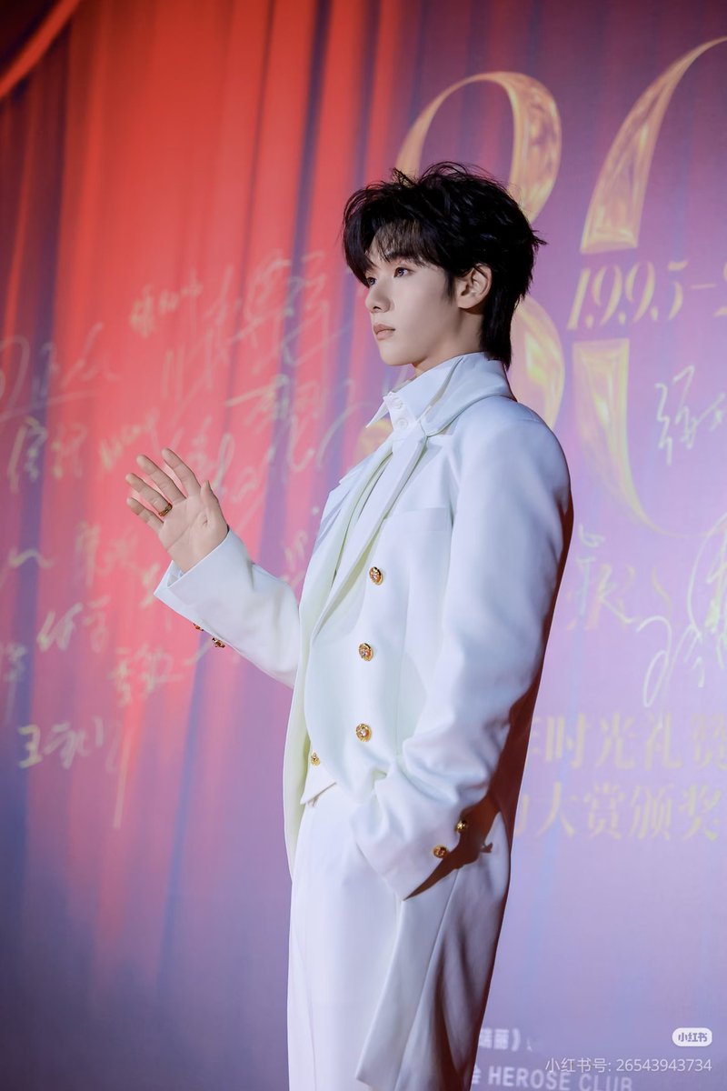 imchocobanana's tweet image. หล่อสง่างามและจิ้มลิ้มมากค้าบน้องนาย นี่เดินหรือลอยเข้ามาในงานคะเนี่ยยย ❤️👑🪽✨

NNINE RAYLI 30THANNIVERSARY

#GQCx瑞丽30周年